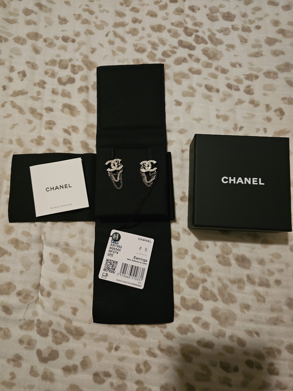 CHANEL Silver CC Logo Chain Drop Earrings - Silver